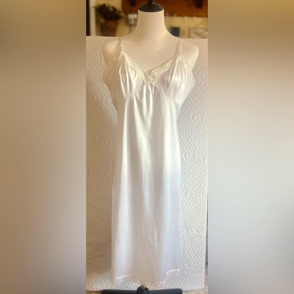 Vanity Fair White Silky Fabric Slip, Size 38.